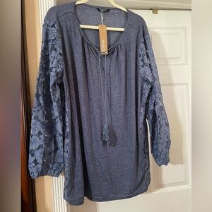 NWT Bloomchic Long sleeve lace sleeve tee with tassels size 18/20 🌺🌸🌹 BC 188